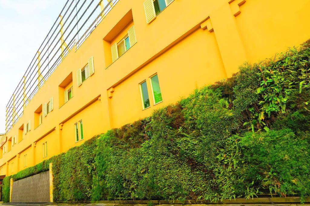 Herz Motel Taichung Exterior photo